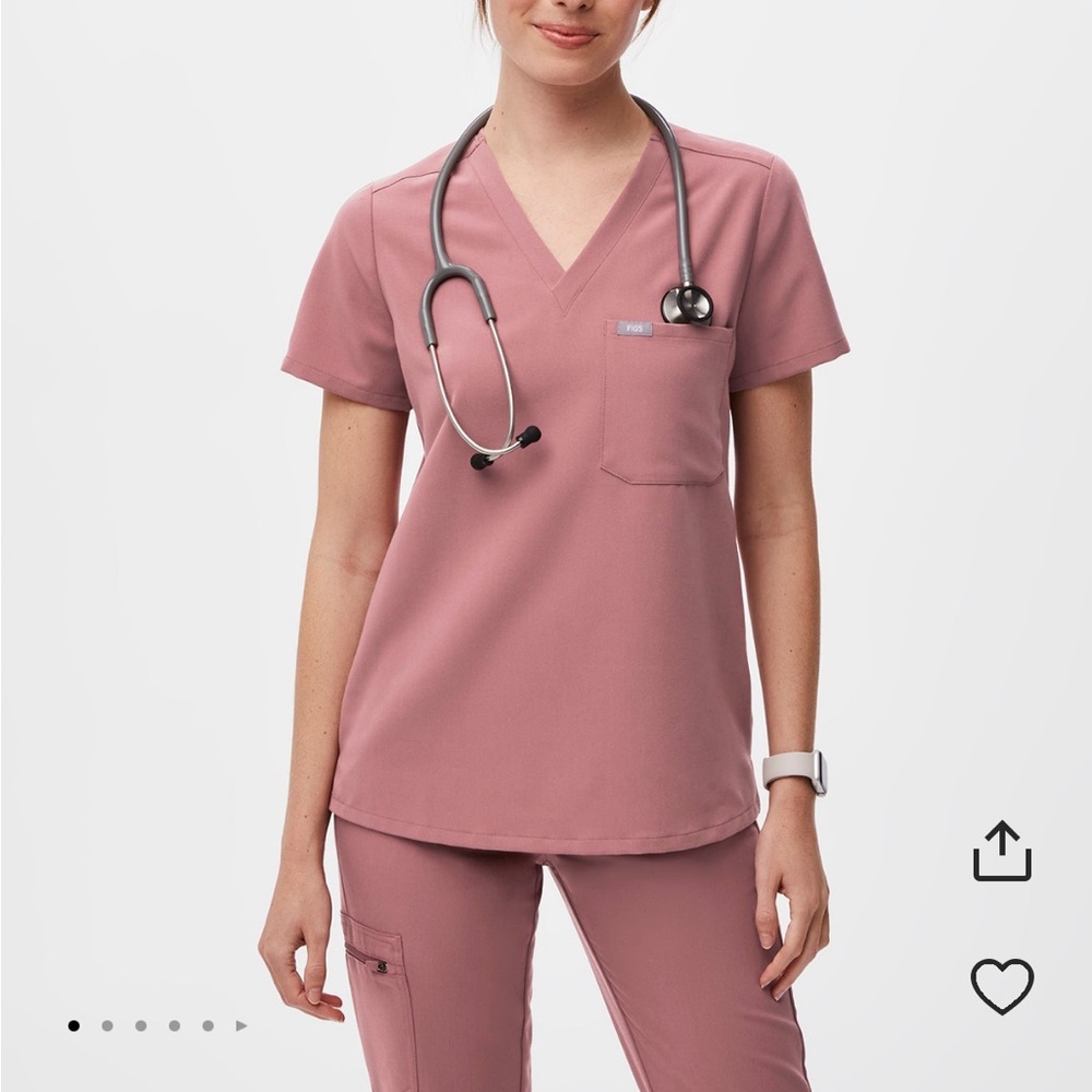 SET of FIGS scrubs in mauve. Catarina top, Zamora joggers bottoms.. Both size M.